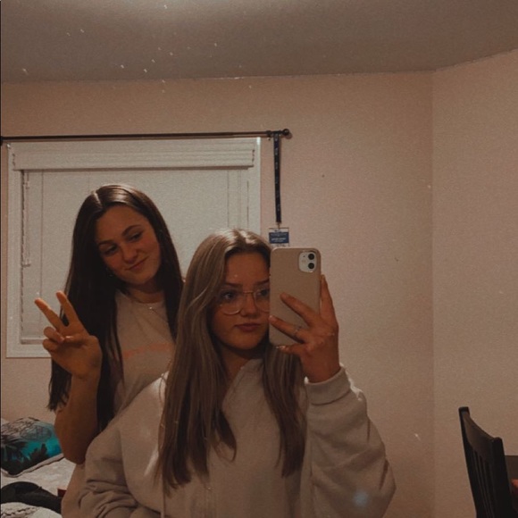 Meet your Posher, Kaytee - Picture 1 of 1